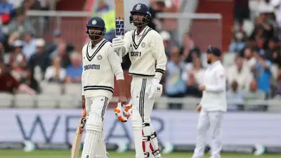 The England team celebrates after winning the India vs England 4th Test.
